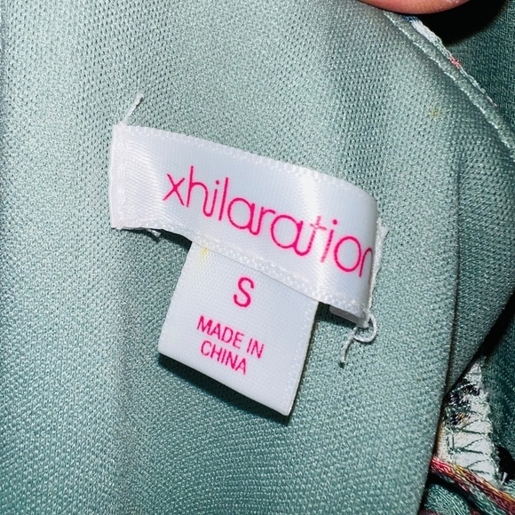 Xhilaration Green Floral Print Cold Shoulder Romper women's size small - Picture 3 of 6